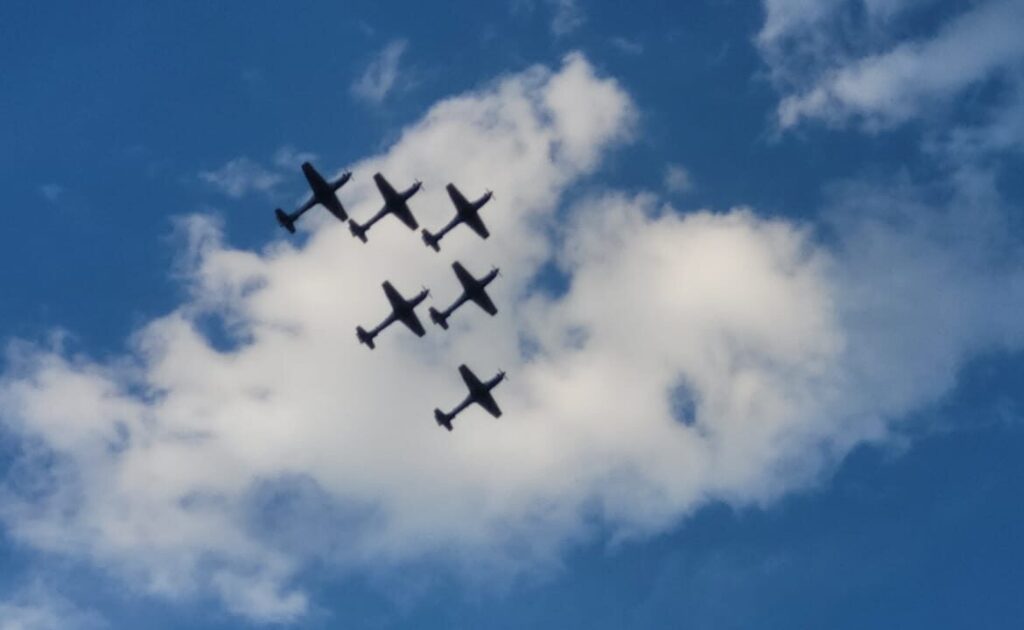 esquadrilha-da-fumaca-encanta-marilia-com-show-aereo