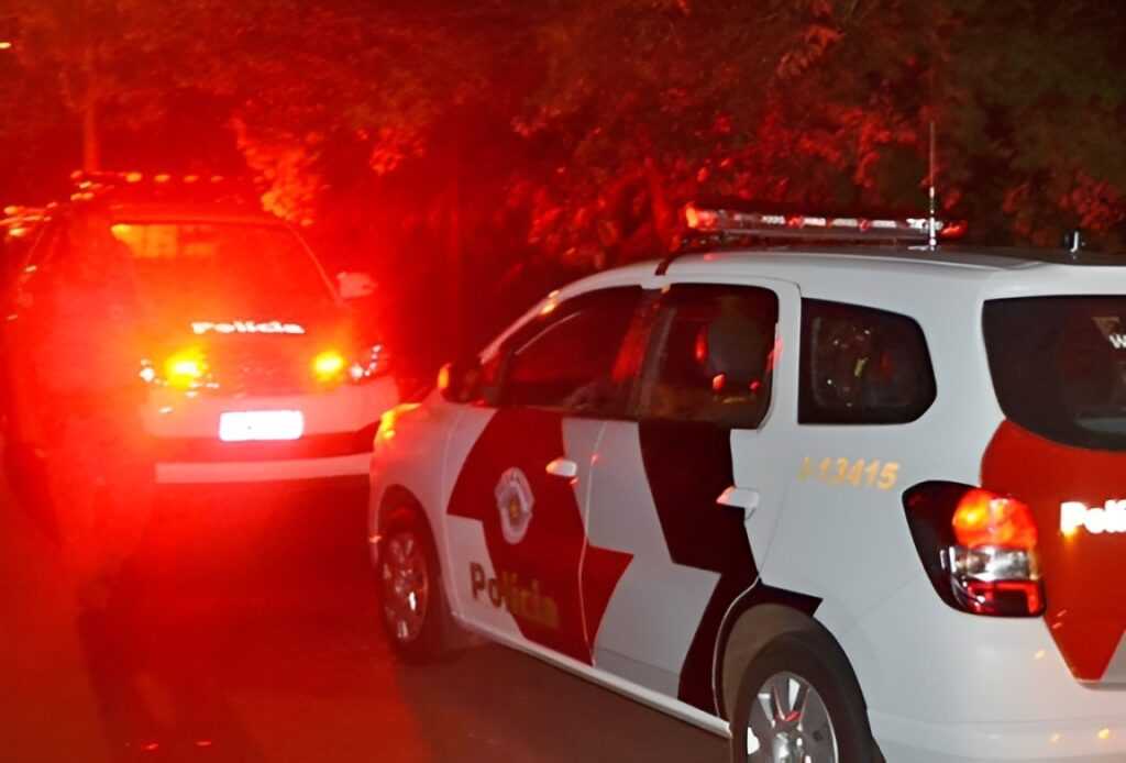 durante-a-noite,-policia-faz-incursao-a-pe-em-matagal-e-prende-dois-por-trafico