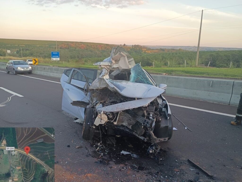 colisao-entre-carro-e-caminhao-deixa-tres-feridos-na-sp-294-em-vera-cruz
