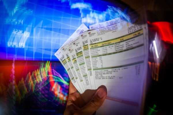 Derrubada de vetos pode elevar custo da luz em até R$ 525 bi até 2040 derrubada-de-vetos-pode-elevar-custo-da-luz-em-ate-r$-525-bi-ate-2040