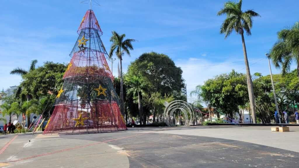 marilia-acende-luzes-e-inicia-programacao-do-natal-iluminado-nesta-sexta-feira
