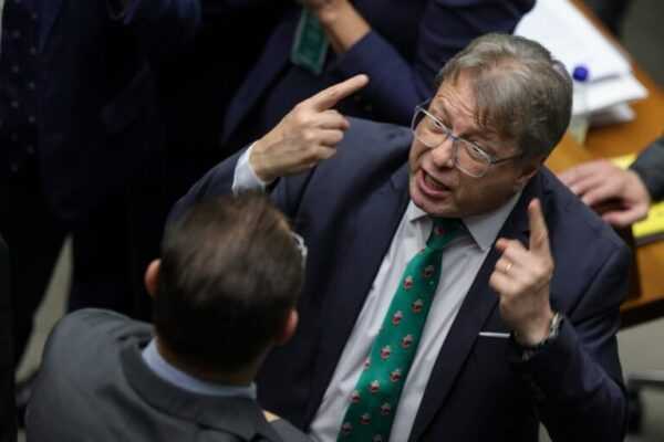 Vice-líder do PL se manifesta depois de ser destituído por voto pró-Glauber vice-lider-do-pl-se-manifesta-apos-ser-destituido-por-voto-pro-glauber