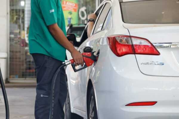 Petrobras diminui preço da gasolina para distribuidoras em 5,2% petrobras-reduz-preco-da-gasolina-para-distribuidoras-em-5,2%