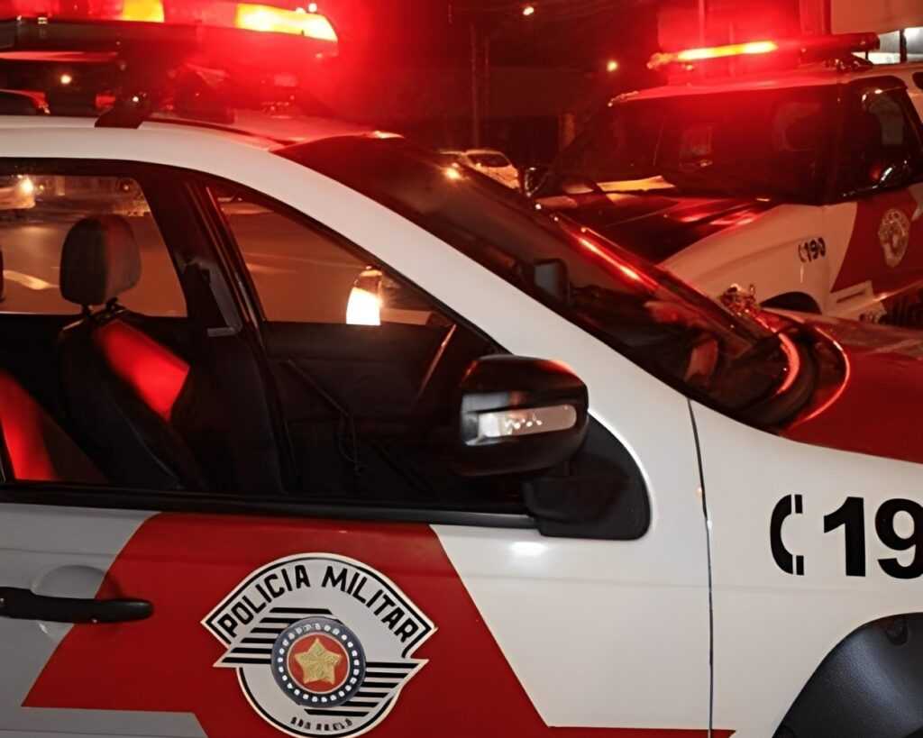 jovem-reage-com-cotovelada-em-policial,-tenta-pegar-arma,-mas-acaba-detido-com-droga