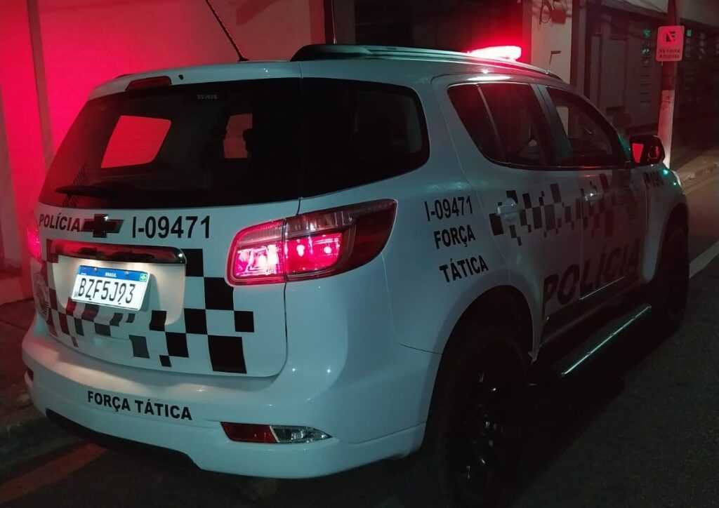 motorista-alcoolizado-e-sem-cnh-bate-carro-em-poste-e-acaba-preso-em-garca